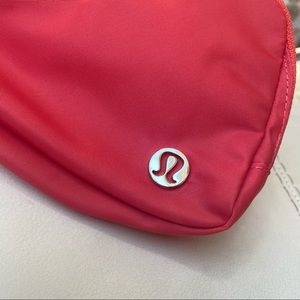 lululemon everywhere belt bag